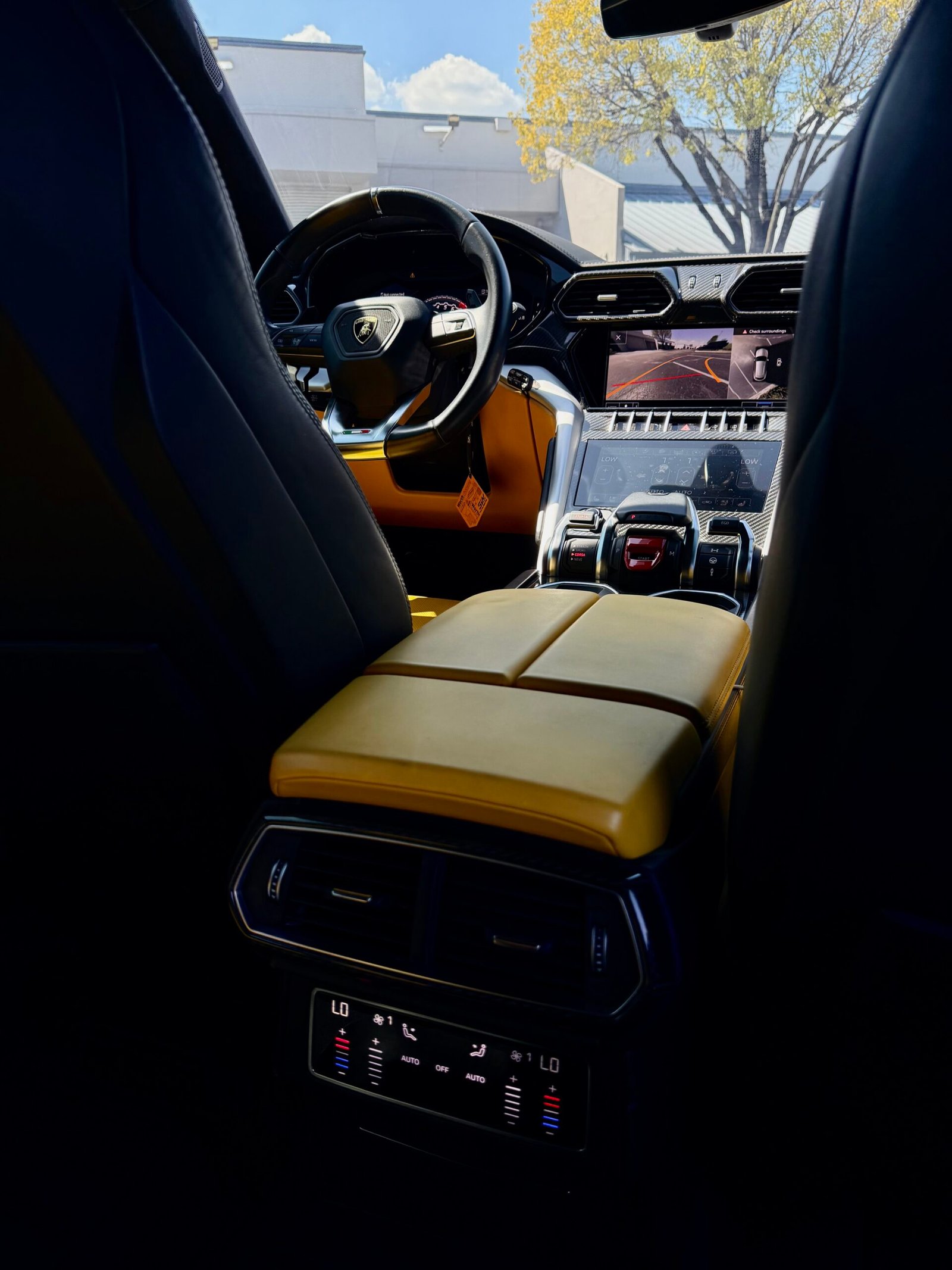 Urus (Black-Yellow)